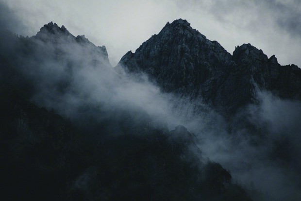 云雾缭绕的山间丛林唯美摄影图片(5)