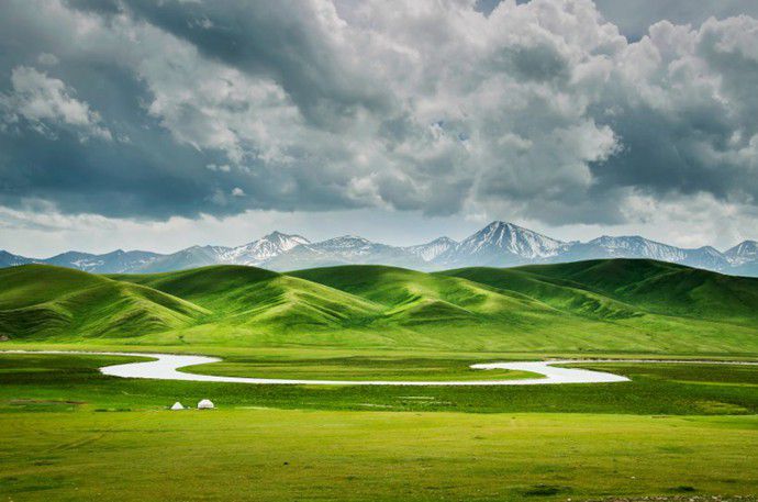 新疆巴音布鲁克草原风光图片