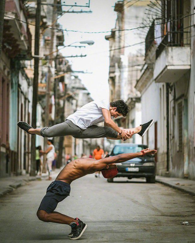 街头舞蹈的芭蕾舞舞者优美摄影图片