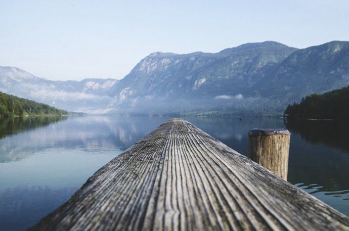 意境很美的湖边木桥唯美图片(6)