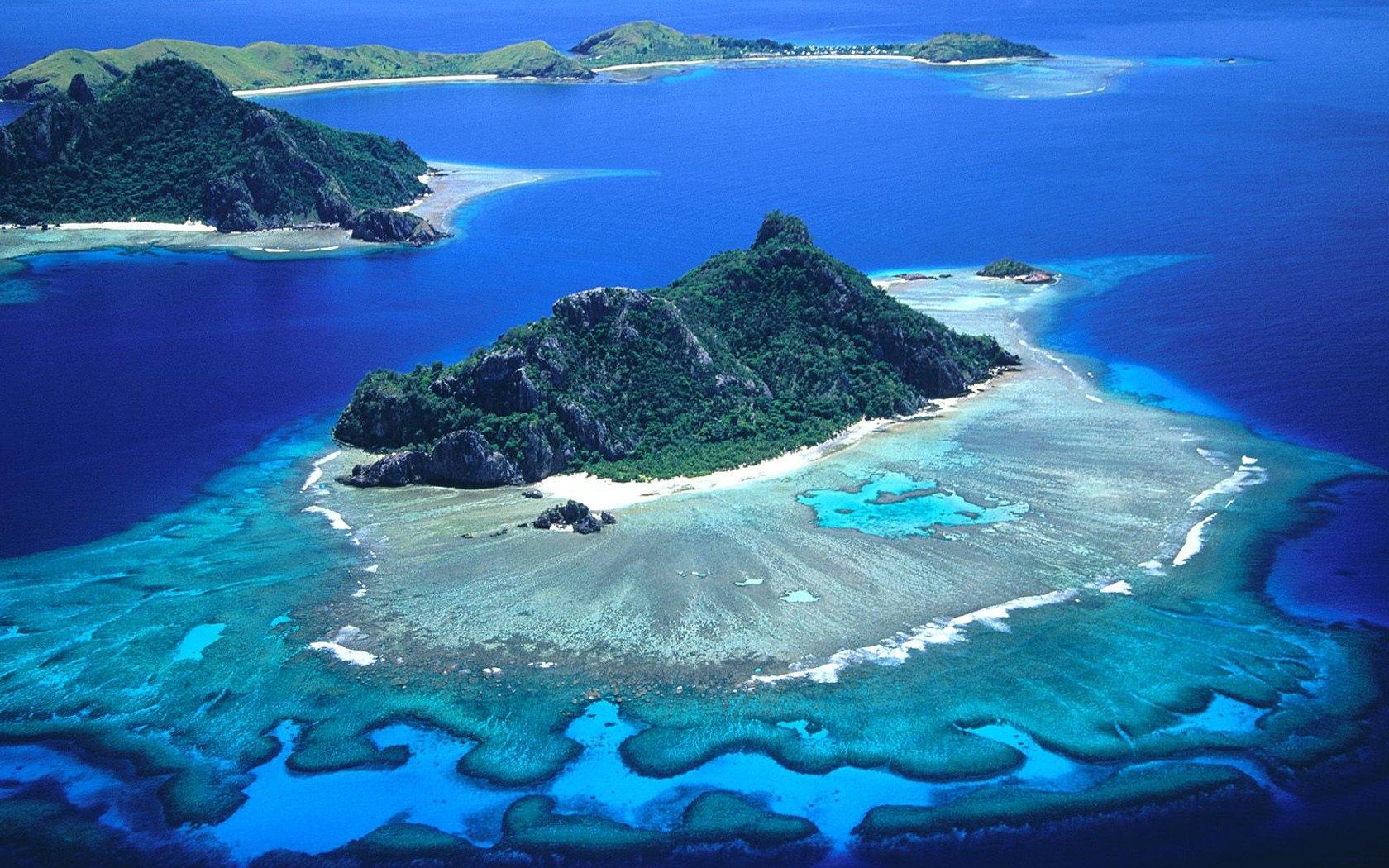 壮观的蓝色海岛风景图片