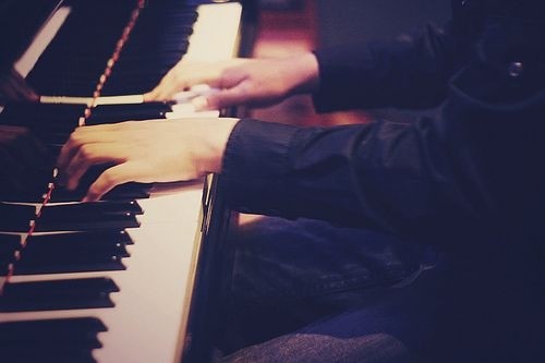 感受音乐 弹钢琴图片大全(7)