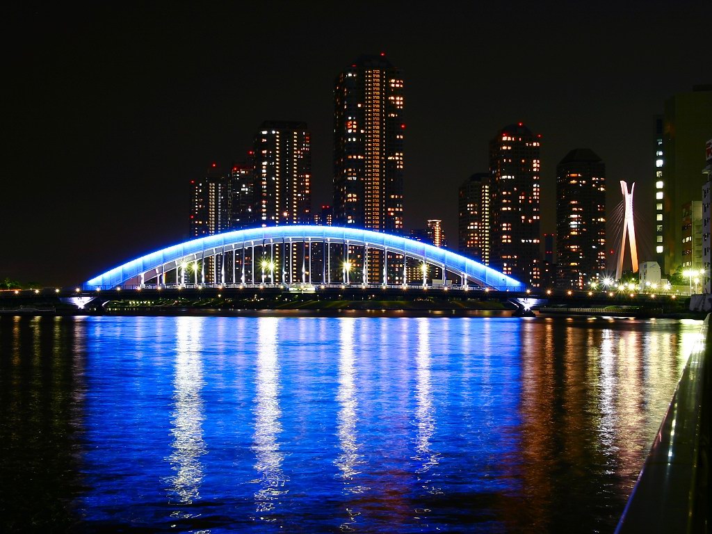 水上城市夜景图片素材