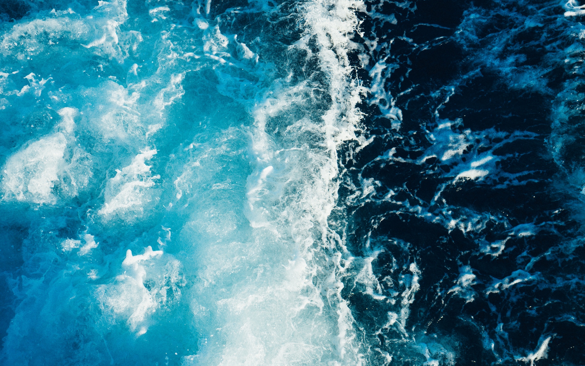 随浪涌动的蓝色大海 简约大气海洋图片(2)