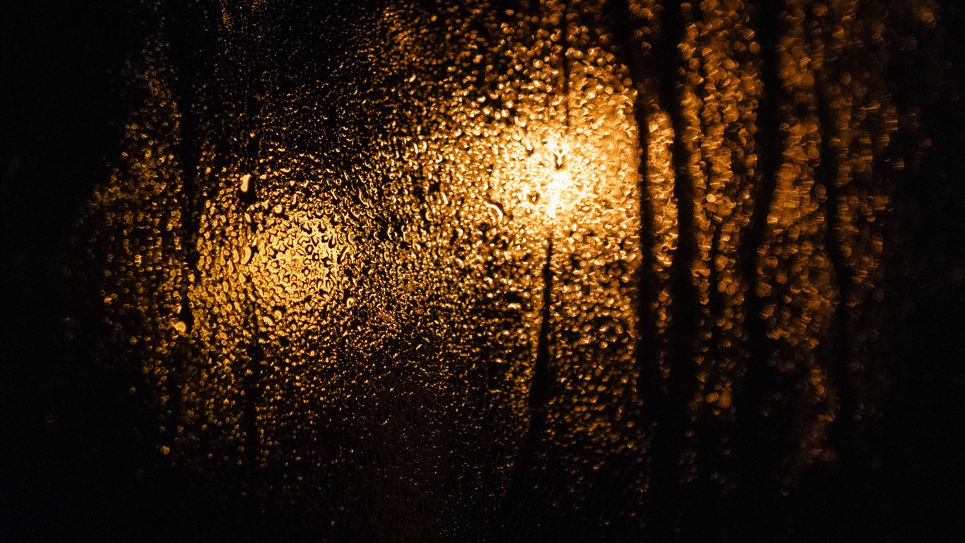 窗外下雨图片唯美图片 我喜欢下雨的声音(3)