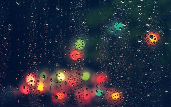 下雨图片素材 窗外雨中朦胧的灯光(5)