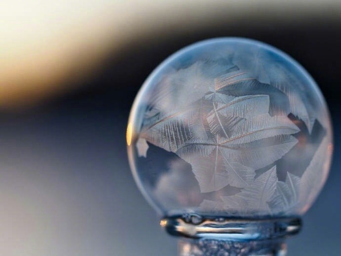 静物图片高清 泡泡结冰瞬间水晶般晶莹(6)