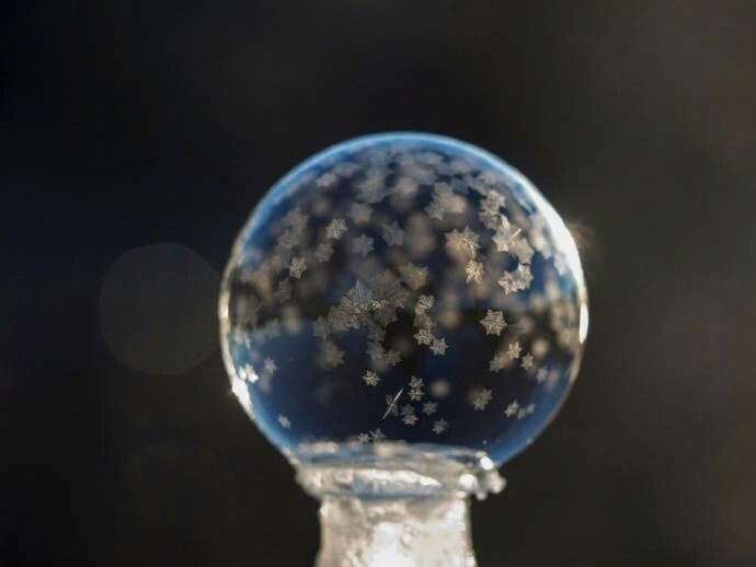 静物图片高清 泡泡结冰瞬间水晶般晶莹(7)
