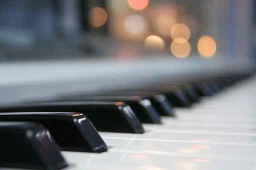 钢琴图片唯美 你弹奏音符她为你流出美妙