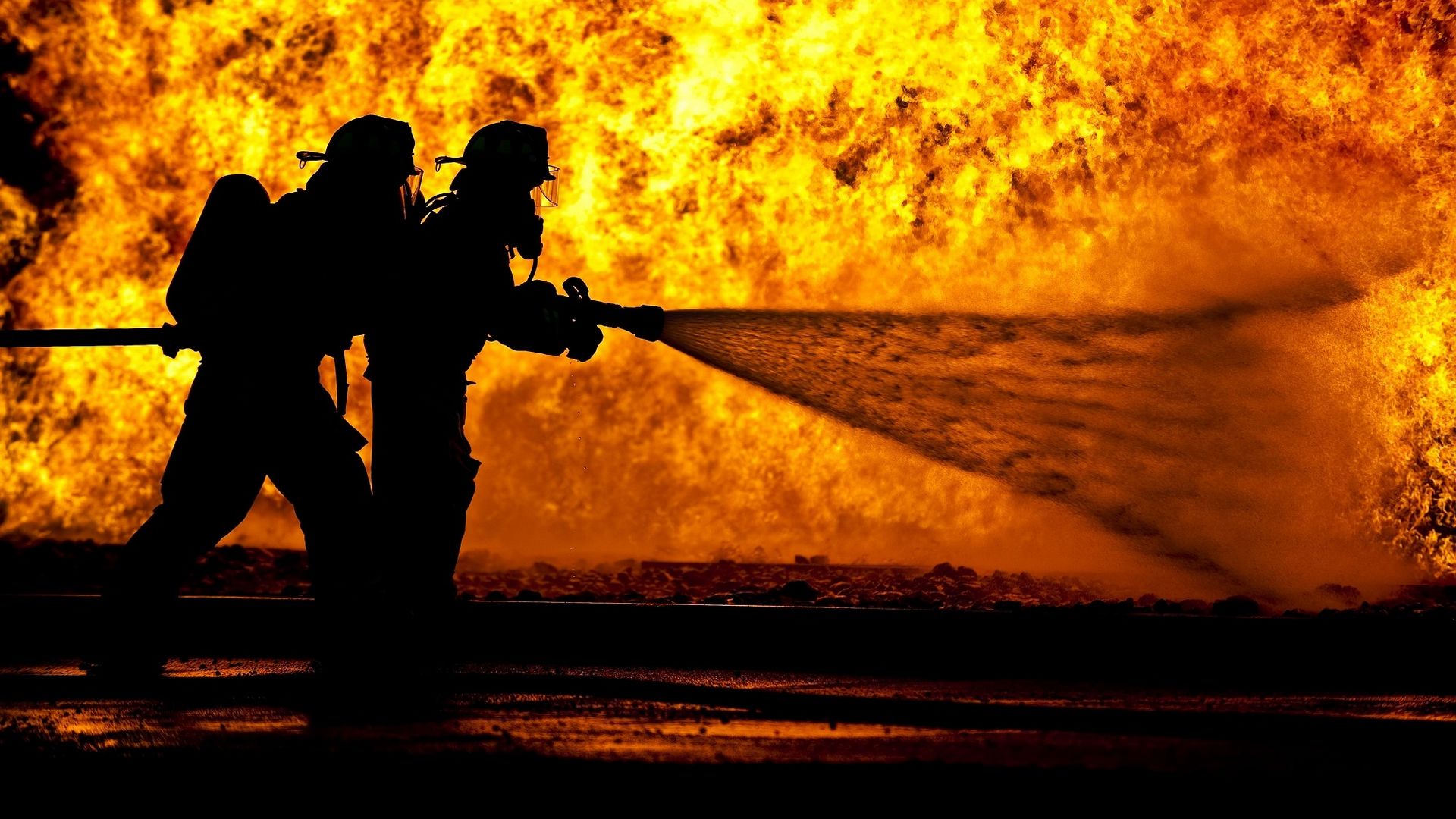 消防壁纸主题图片大全 最可爱的人消防员图片(7)