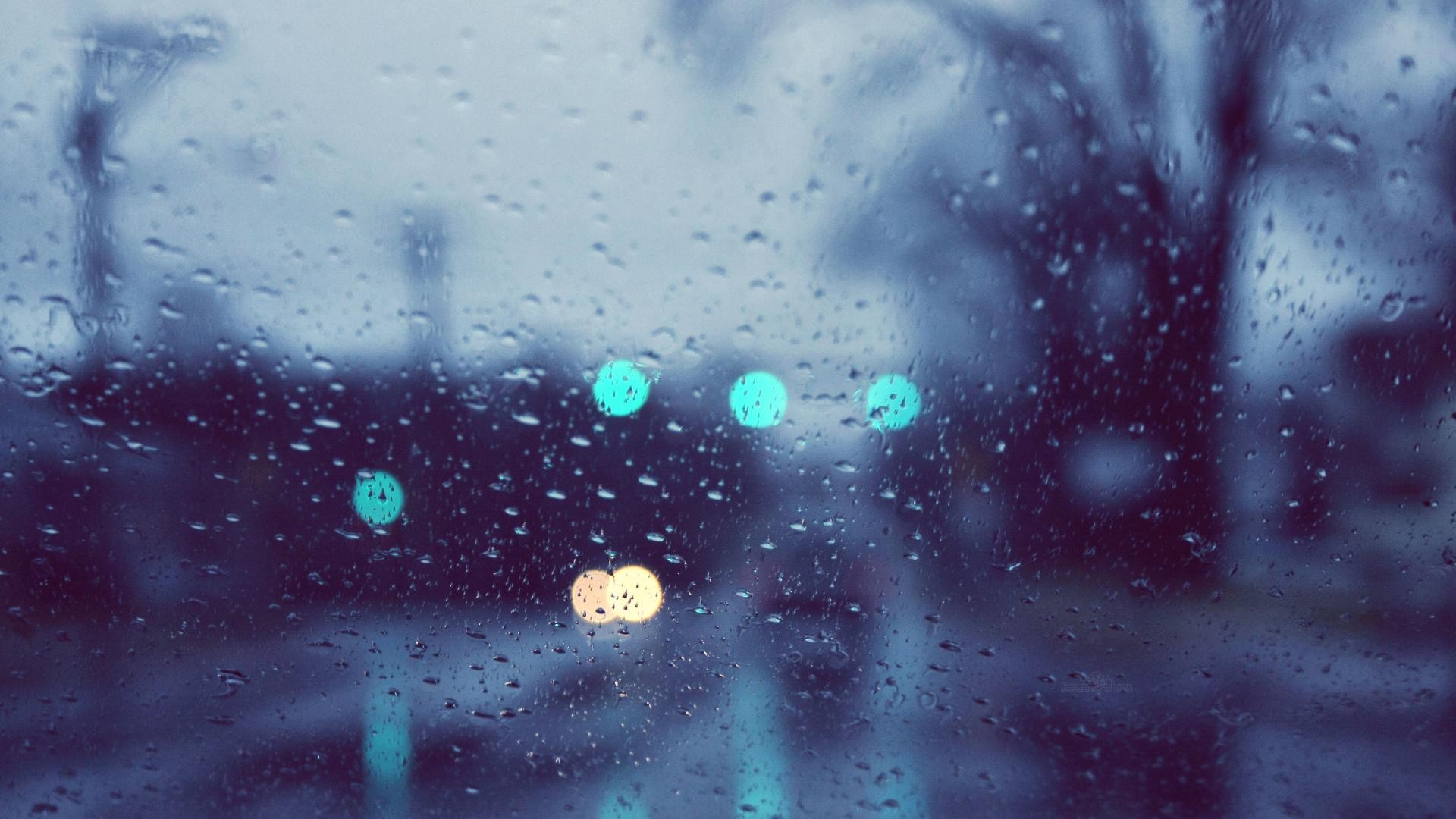 下雨的图片 雨天窗户唯美雨滴图片(3)