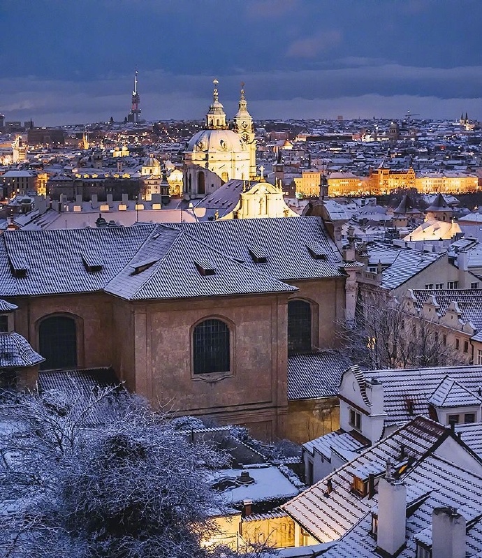 城市雪景图片 布拉格的雪夜图片(3)