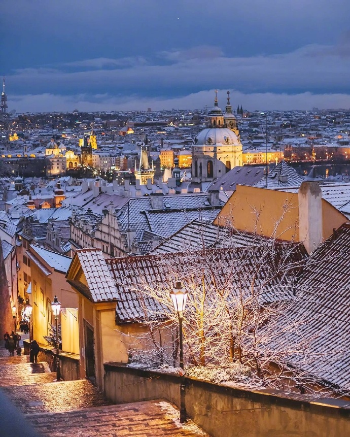 城市雪景图片 布拉格的雪夜图片(8)