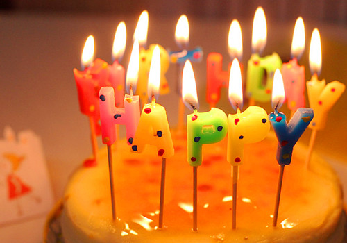 蜡烛蛋糕温馨图片_甜蜜的幸福被烛光映照(3)