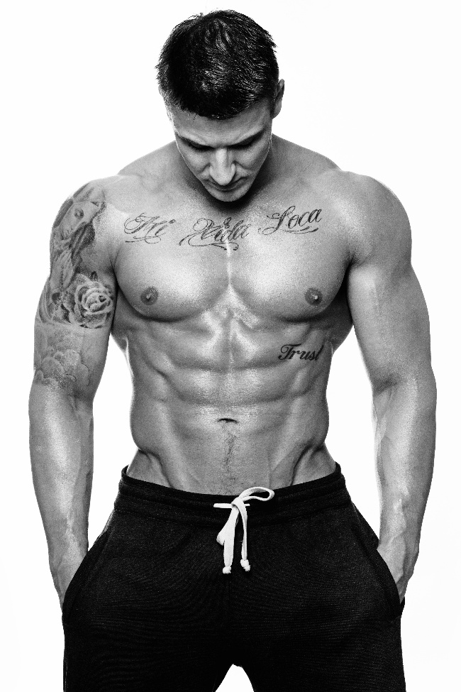 霸气肌肉型男个性纹身图片