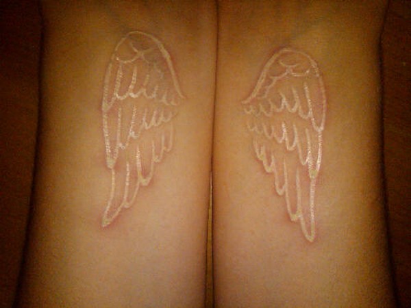 用鸽子血的情侣翅膀纹身图片