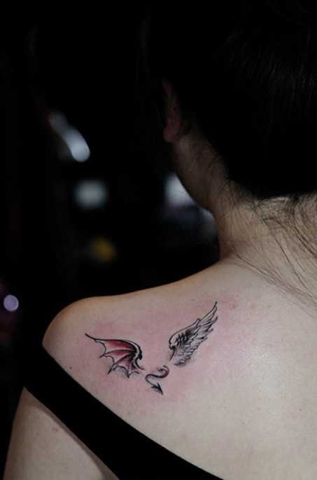 女生肩部恶魔天使翅膀纹身图案大全
