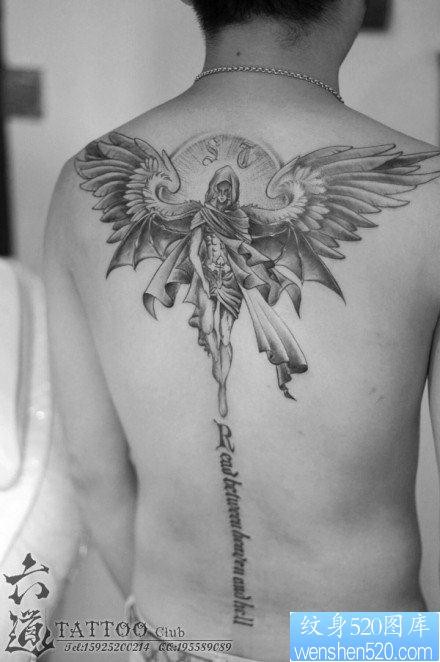 男生后背天使翅膀纹身图案个性十足