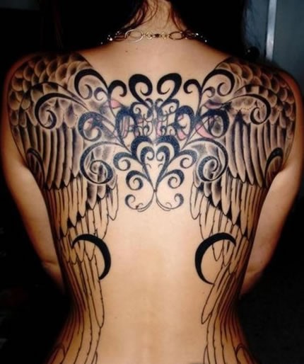 欧美女生后背翅膀图腾纹身图片欣赏