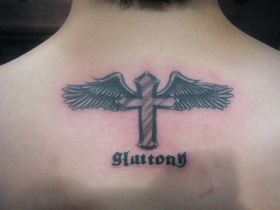欧美男生后背翅膀十字架纹身图案大全