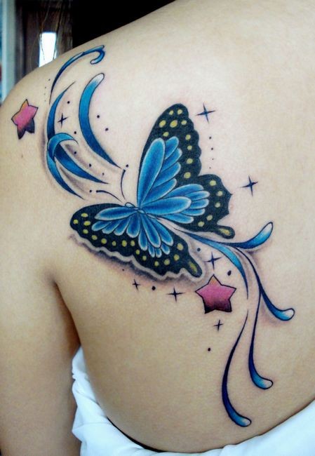 女生背部个性蝴蝶纹身图案欣赏