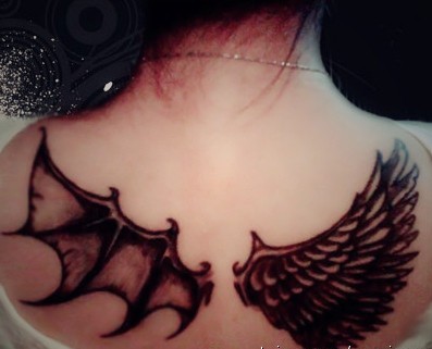 女人后背蝙蝠翅膀纹身图案大全