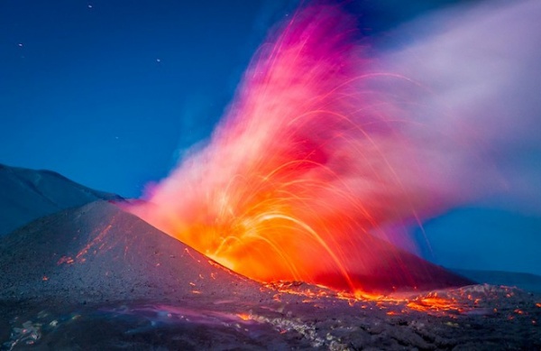 火山喷发的唯美景色图片