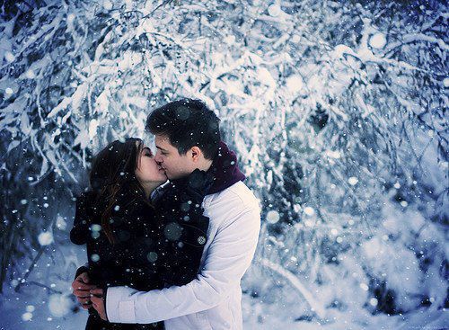雪中浪漫唯美情侣亲吻图片大全