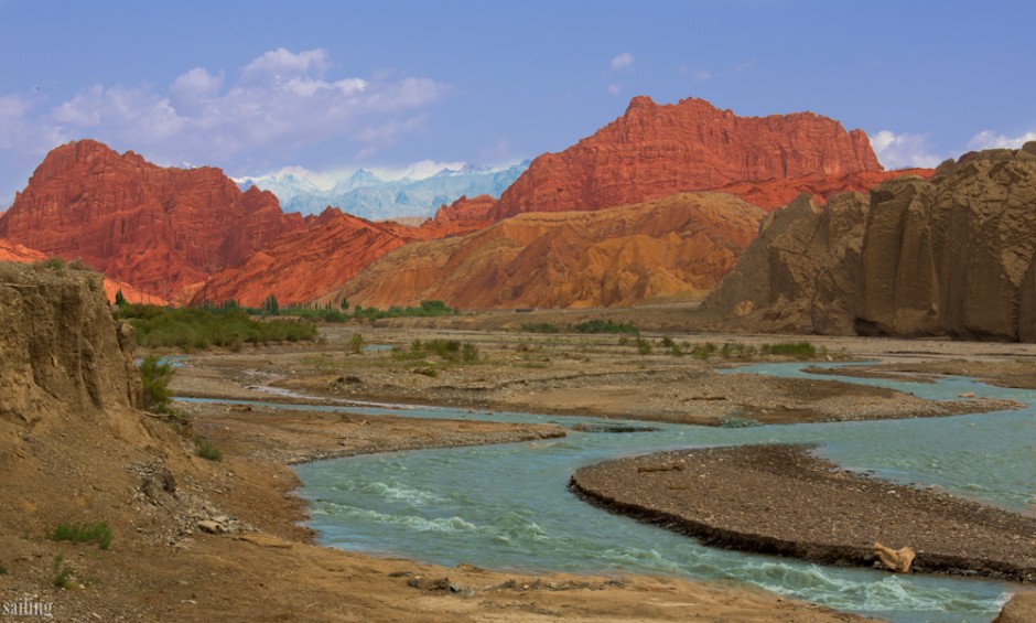 新疆库车大峡谷风景图片