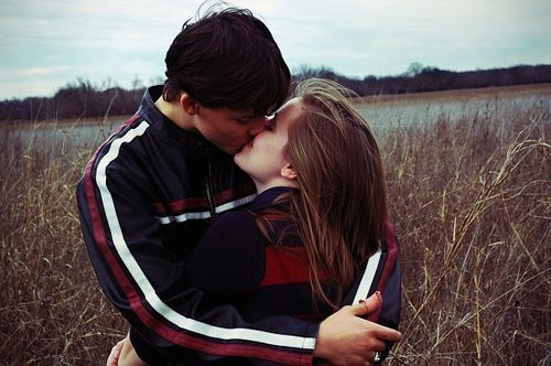 欧美浪漫情侣亲吻图片