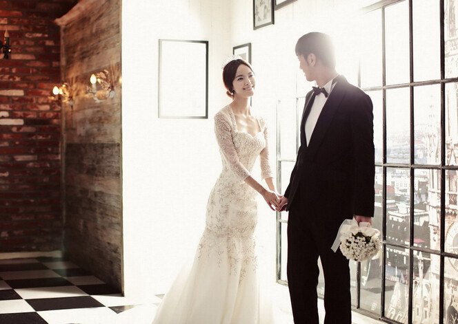 韩式室内白纱婚纱照图片