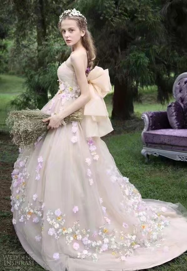 闺蜜 待你出嫁那天 穿上美美的婚纱 成为公主出嫁可好？