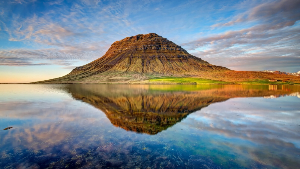 冰岛基尔丘山自然风光高清桌面壁纸