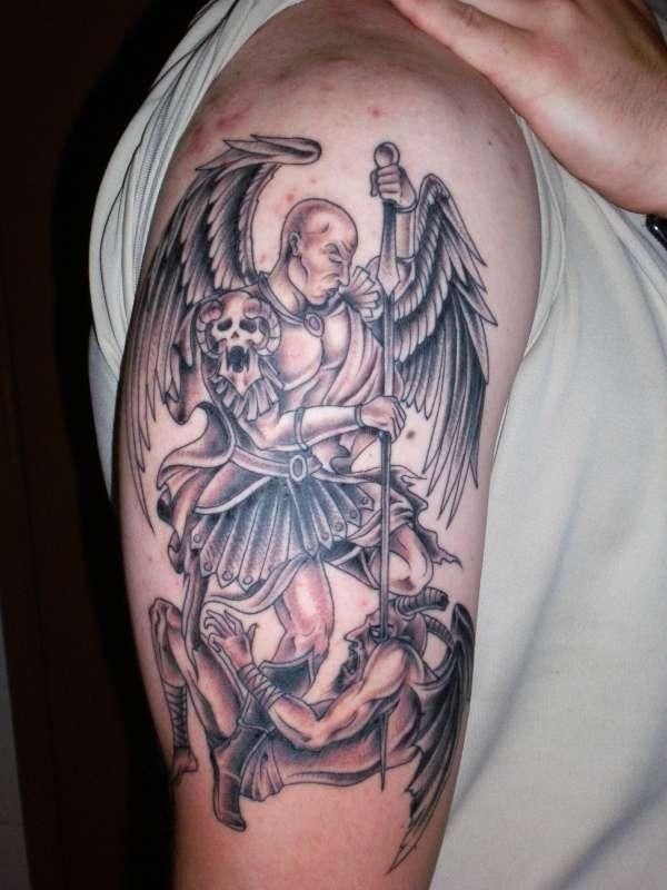 手臂天使和恶魔纹身图案