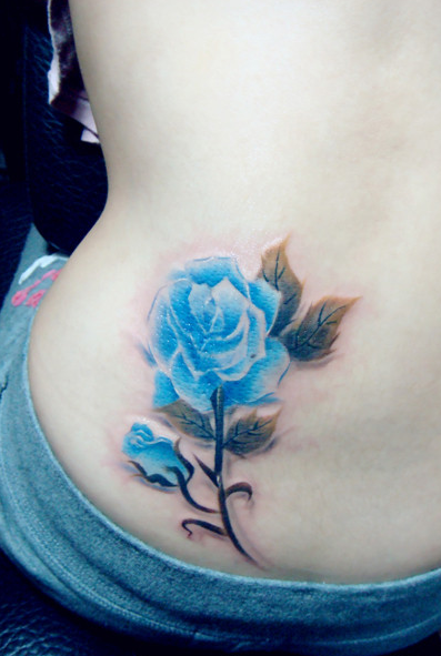蓝色的玫瑰花纹身
