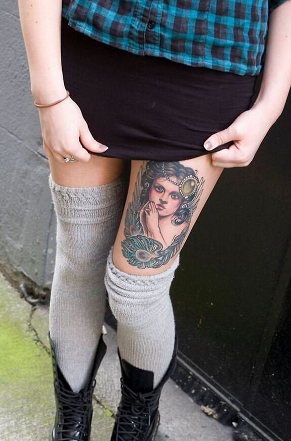 大腿性感欧美女郎和羽毛纹身图案