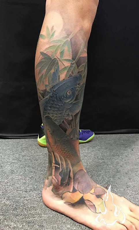 竹下双鱼，小腿水墨风鲤鱼彩绘纹身
