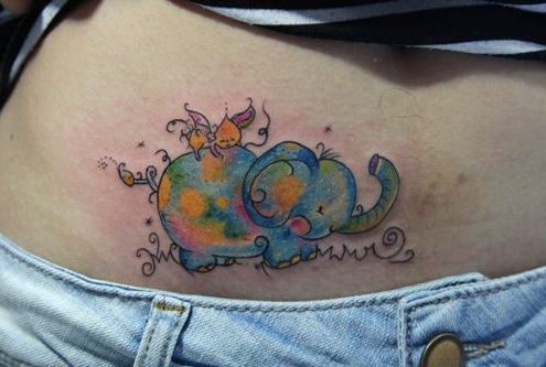 女生腹部可爱潮流的小象纹身图案