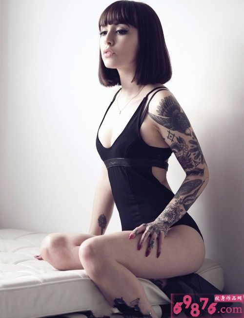 性感美女个性时尚花臂纹身图片