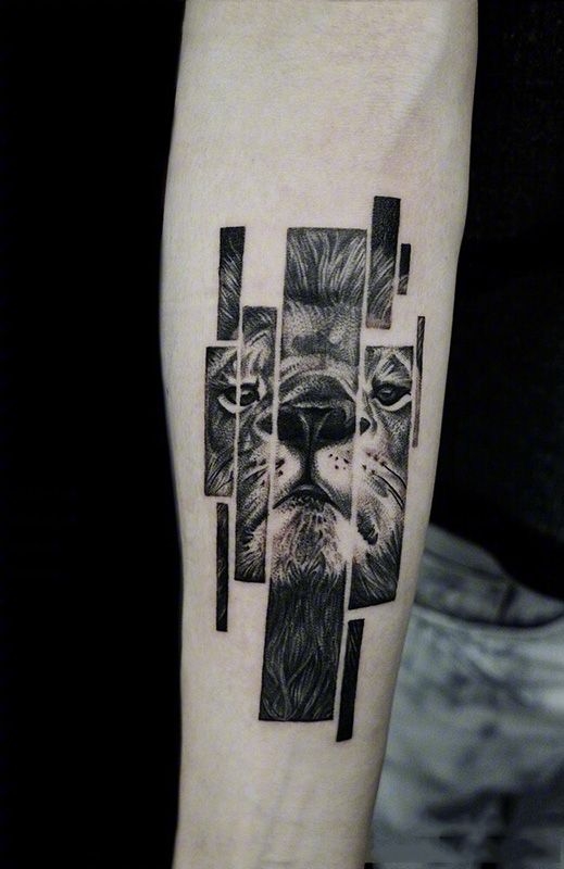 雄狮的骄傲，手臂狮子纹身图案