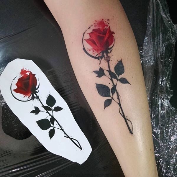 爱的赠予，手臂好看的红玫瑰纹身
