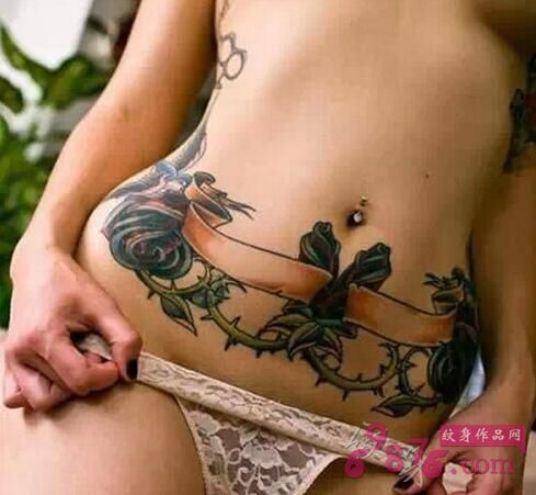 女性下腹性感时尚条形纹身图案
