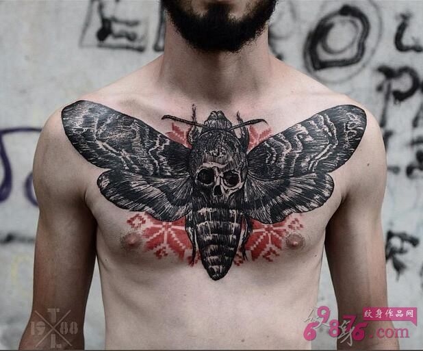 霸气骷髅蝴蝶胸前纹身图案