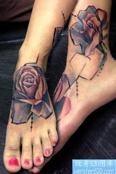 脚背玫瑰花纹身图案