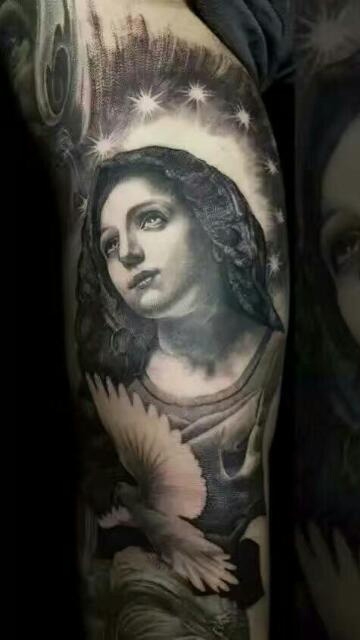 慈爱世人，手臂圣母肖像纹身图案