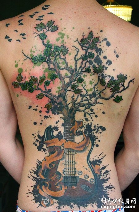 背部创意吉他树纹身图案