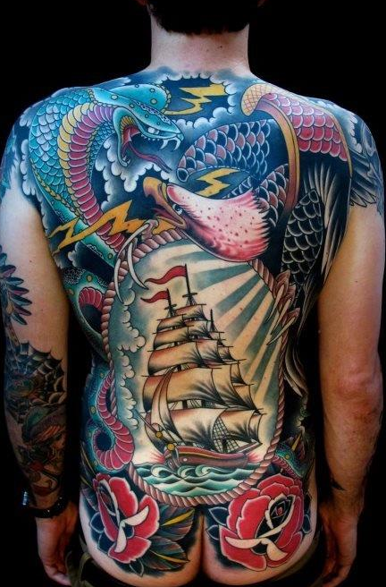 一张满背彩色帆船纹身图案