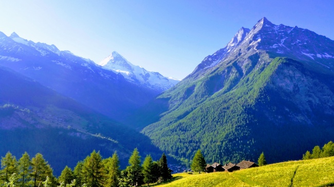 瑞士阿尔卑斯山全景图片