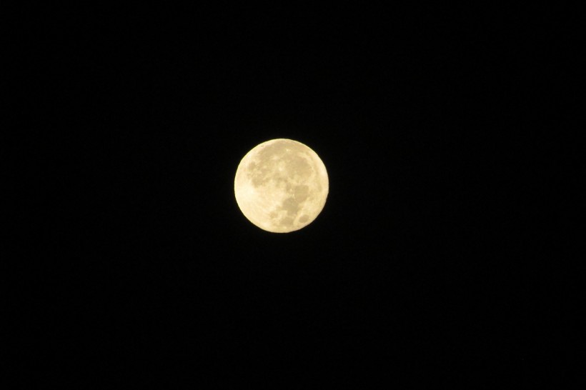 夜空中的月亮图片夜空中的月亮图片(11)