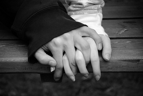 男女朋友牵手的照片 情侣手牵手图片唯美意境(5)
